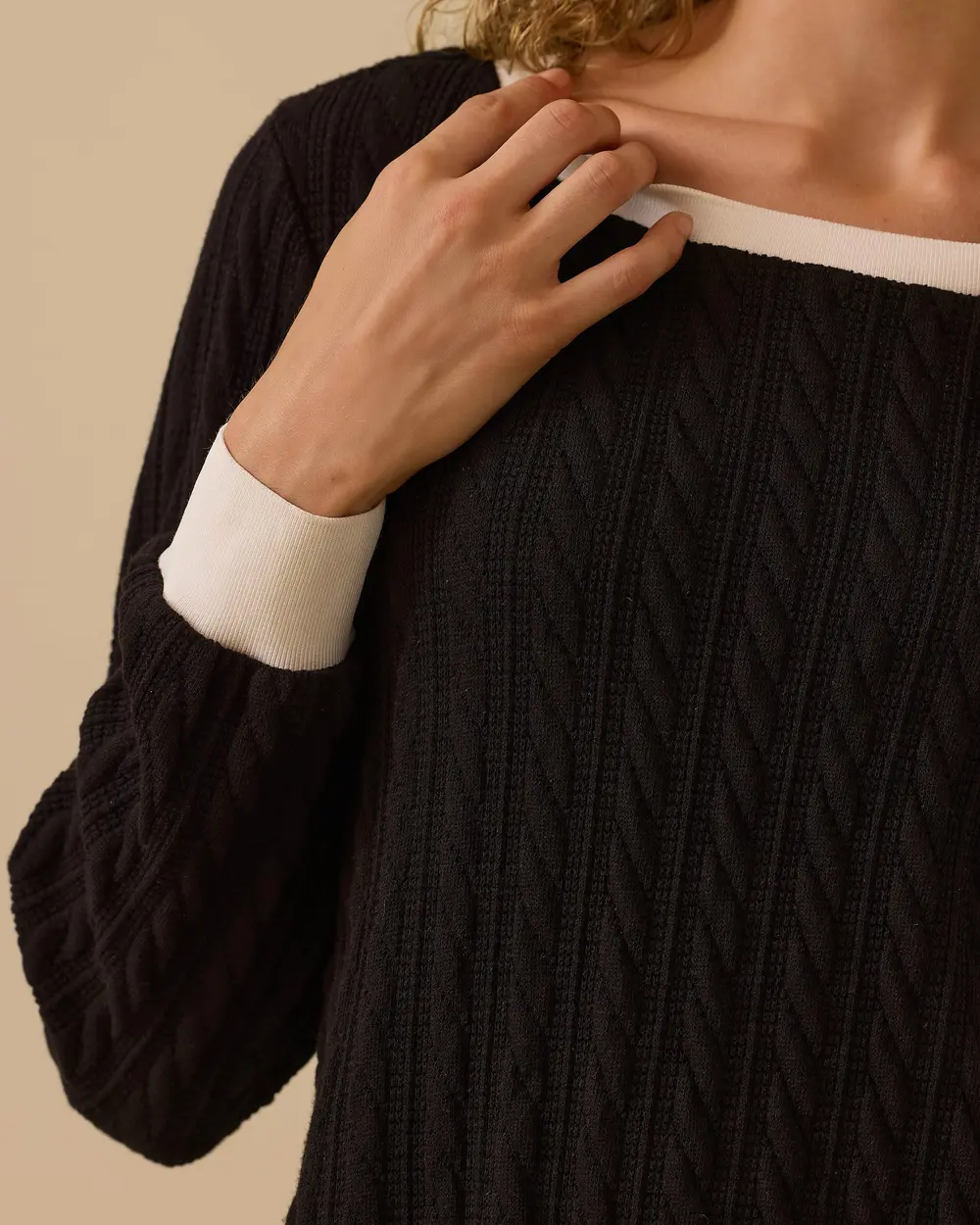 Yuvarlak Yaka Örgü Desenli Bluz