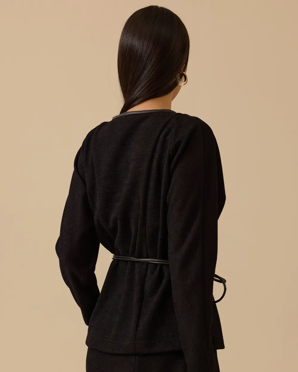 Kuşaklı Suni Deri Nakışlı Bluz