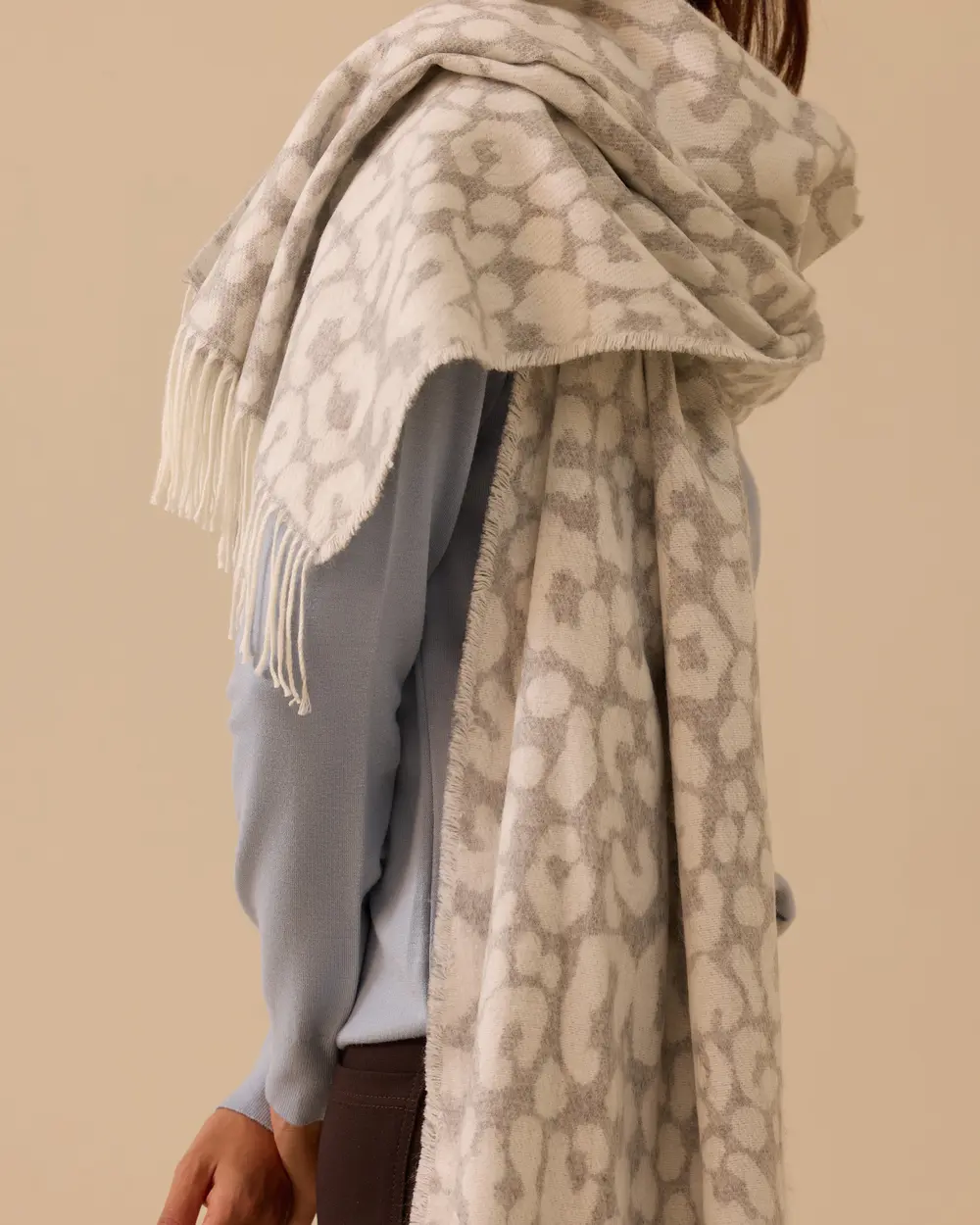 Leopard Patterned Thick Tasseled Shawl
