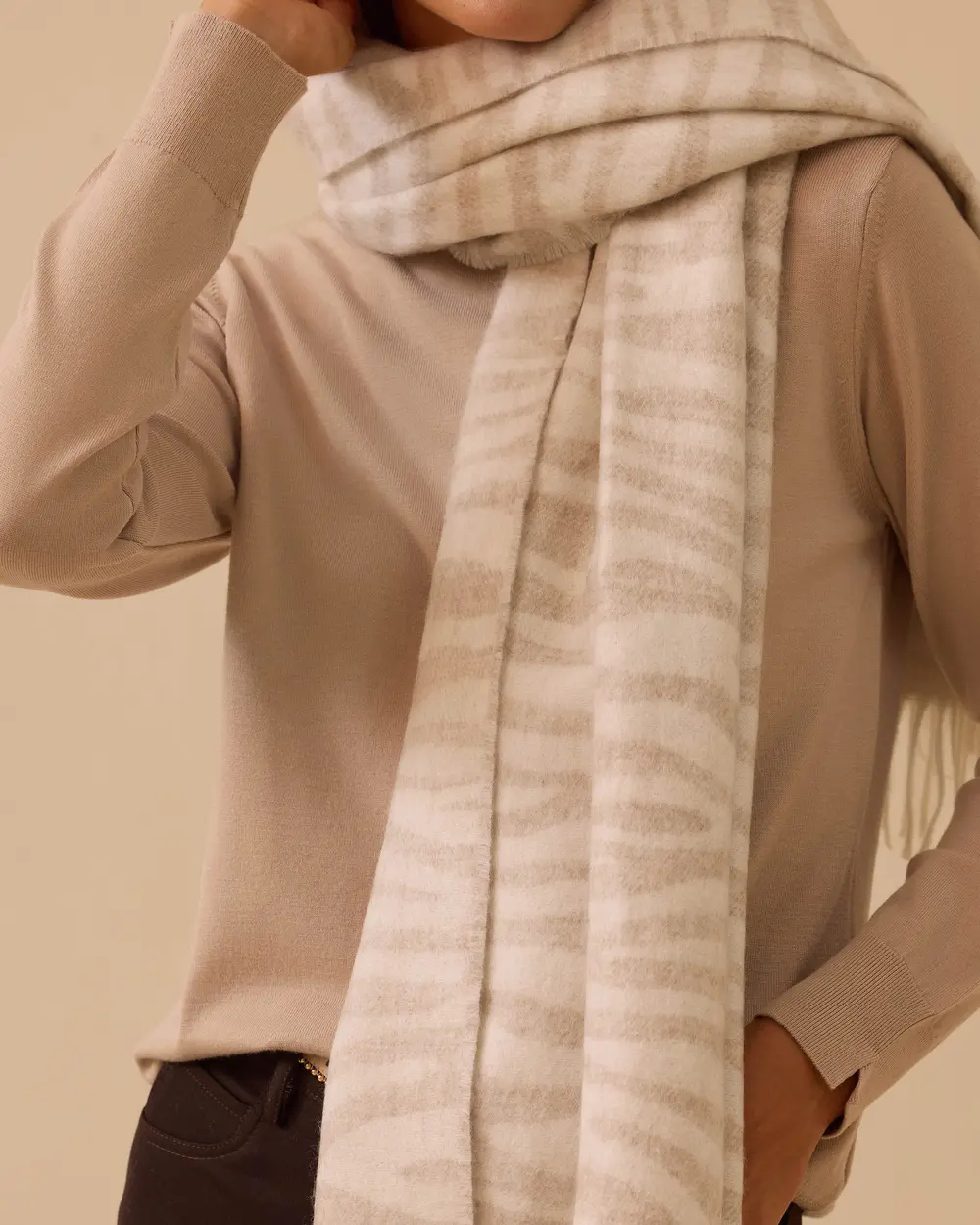 Desenli Püsküllü Kalın Şal