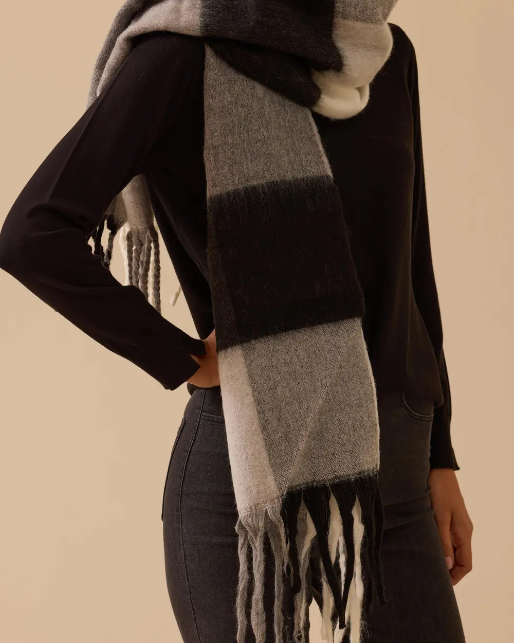Kareli Kalın Püsküllü Şal