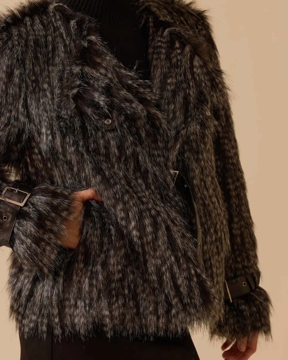 Kemer Detaylı Suni Kürk Kaban