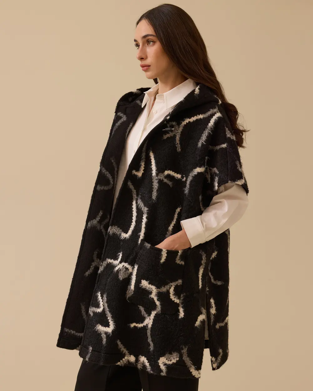 Desenli Kapüşonlu Cep Detaylı Panço