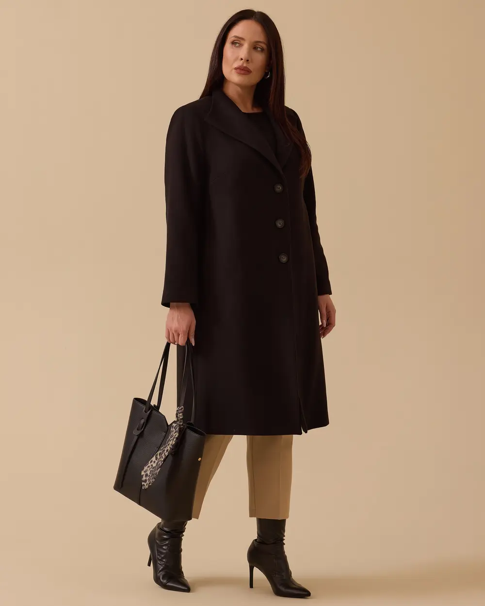 Büyük Beden Düğmeli Kaşe Kaban