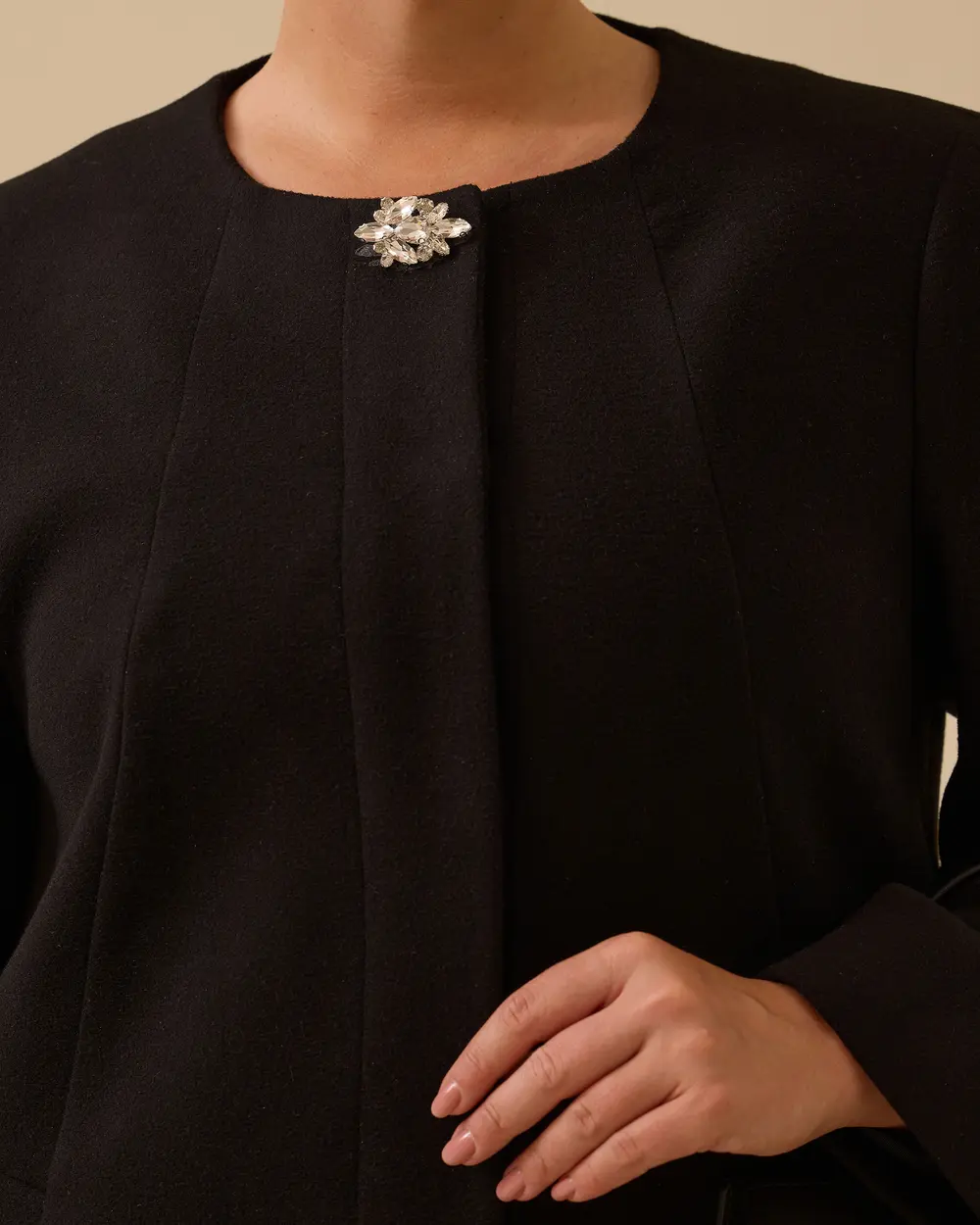 Büyük Beden Taş Detaylı Uzun Kaşe Kaban