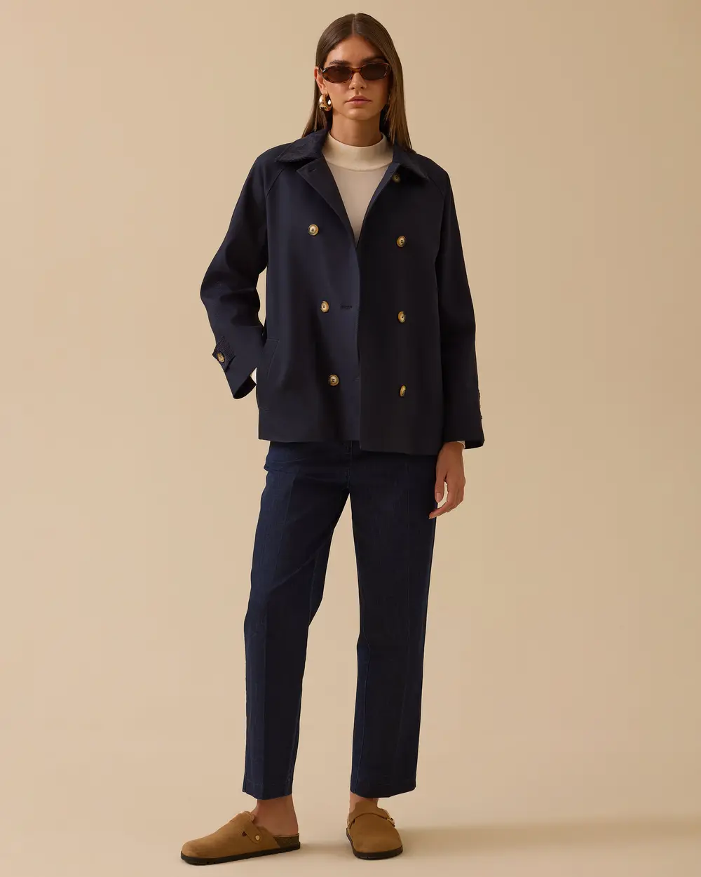 Düğmeli Cep Detaylı Kısa Trençkot