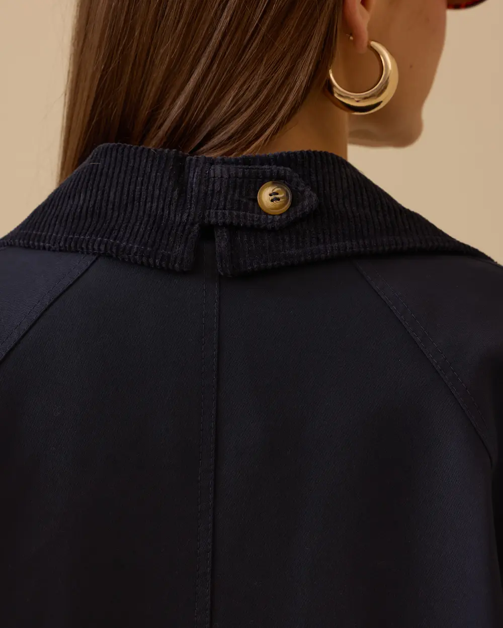 Düğmeli Cep Detaylı Kısa Trençkot