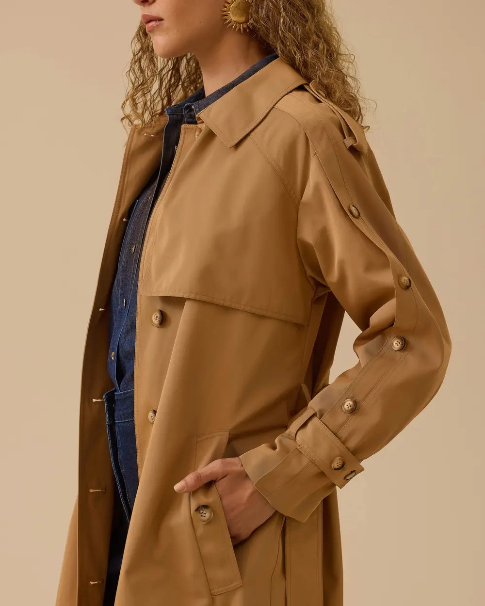 Düğmeli Kuşak Detaylı Uzun Trençkot