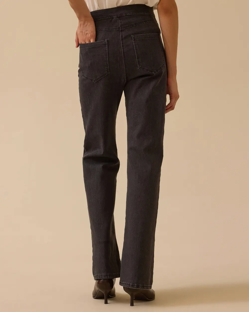 Zincir Detaylı Düz Paça Jean Pantolon