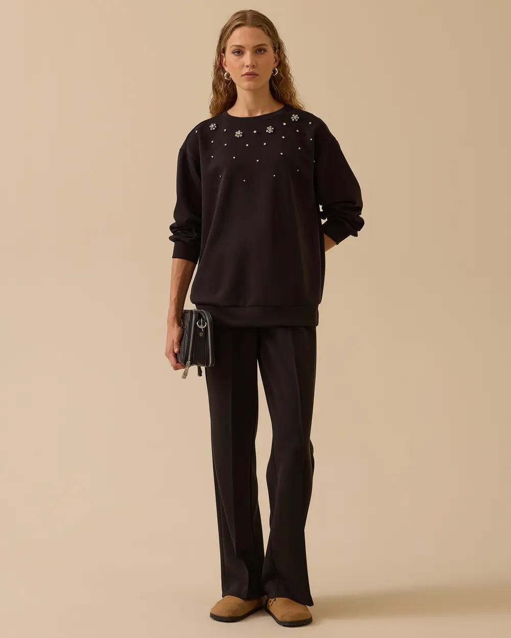 Yuvarlak Yaka Taşlı Sweatshirt