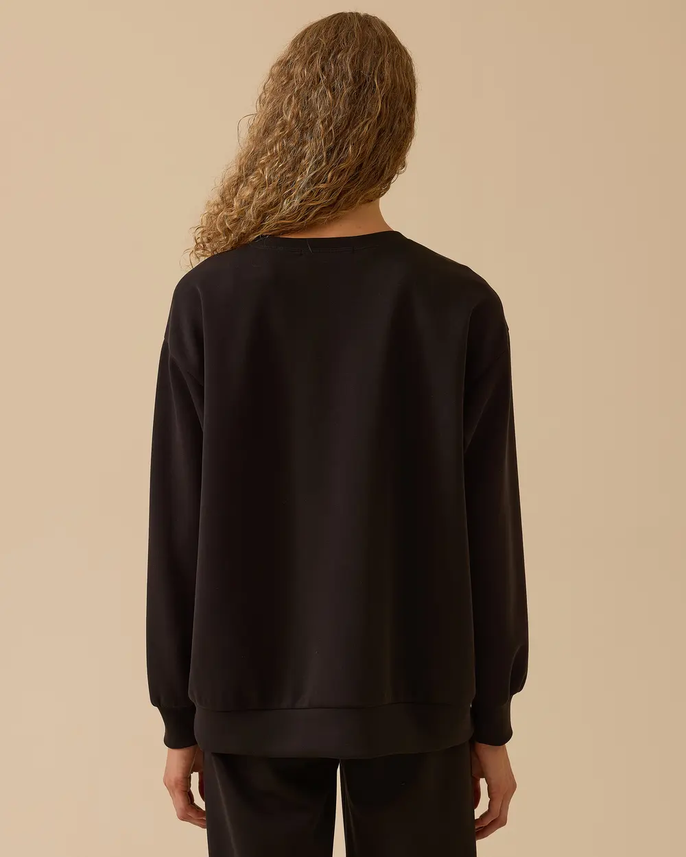 Yuvarlak Yaka Taşlı Sweatshirt