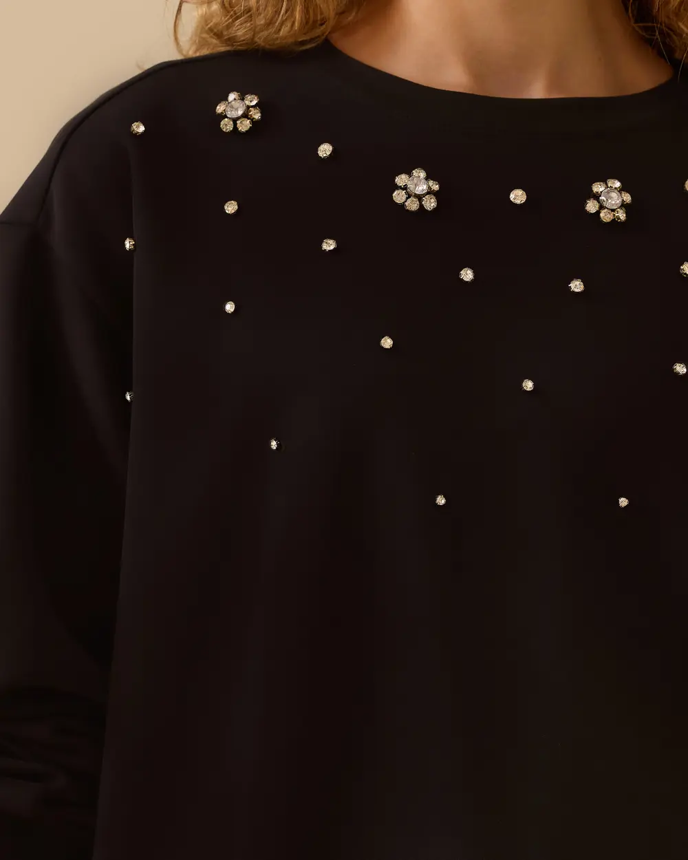 Yuvarlak Yaka Taşlı Sweatshirt