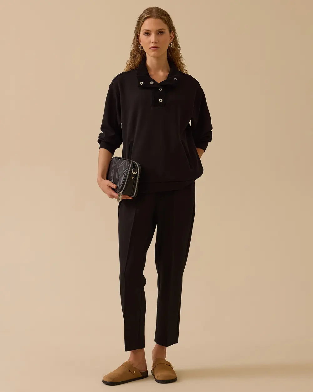 Cepli Kadife Yaka Sweatshirt