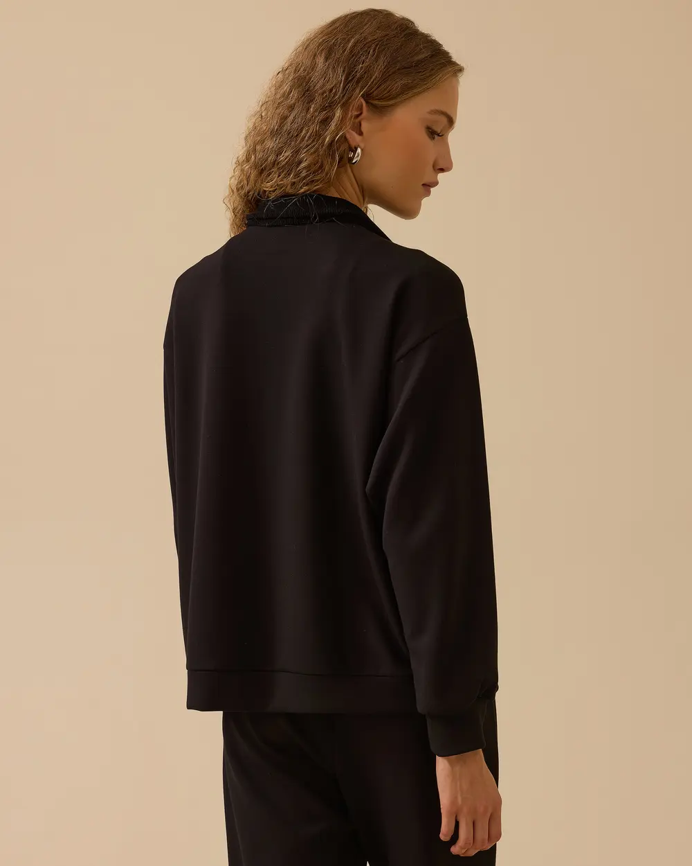 Cepli Kadife Yaka Sweatshirt