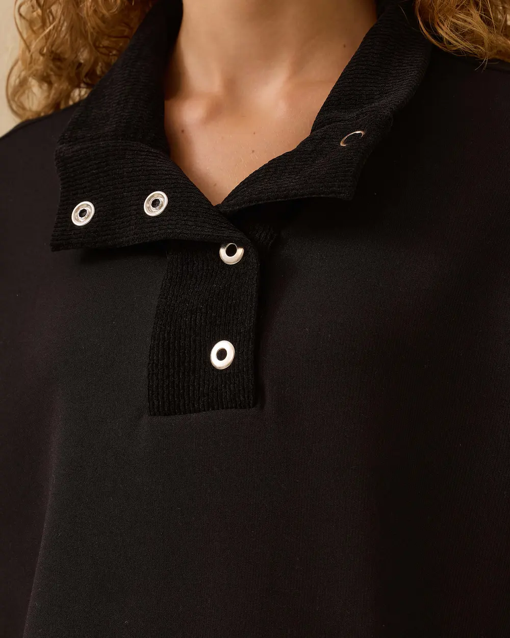 Cepli Kadife Yaka Sweatshirt