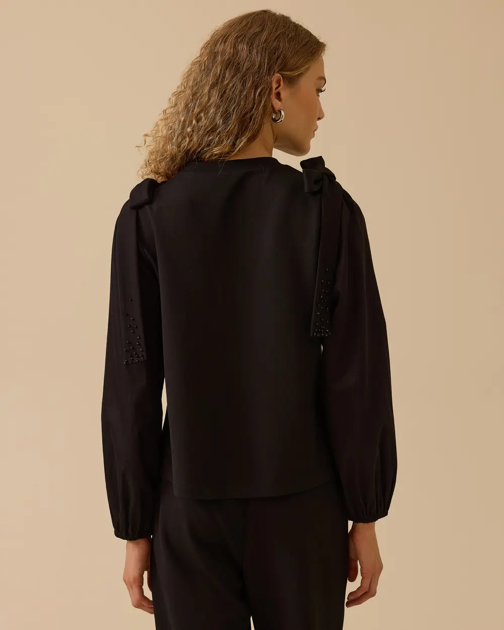 Omuz Fiyonk Detaylı Sweatshirt