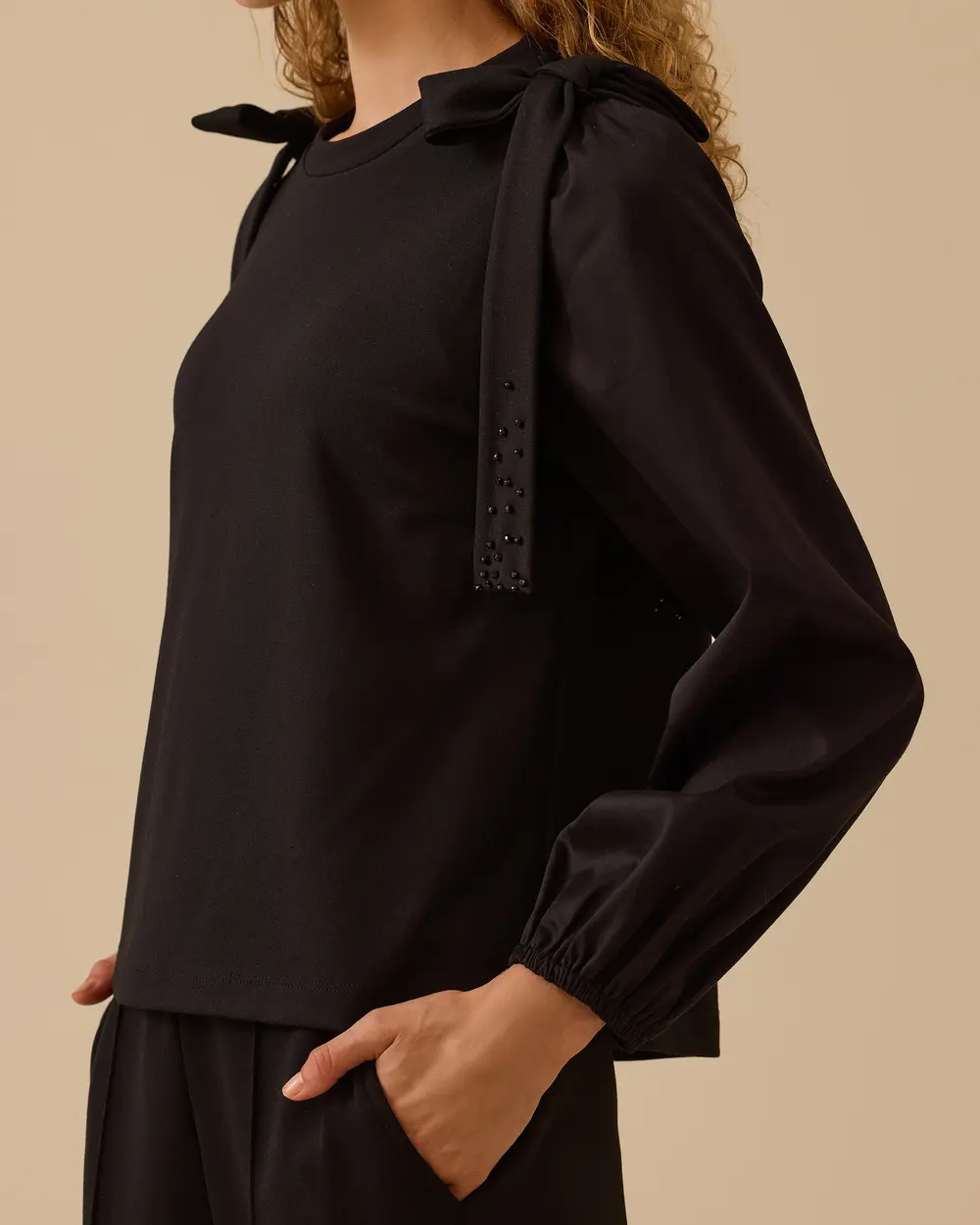 Omuz Fiyonk Detaylı Sweatshirt