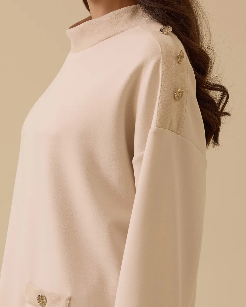 Dik Yaka Düğme Detaylı Sweatshirt