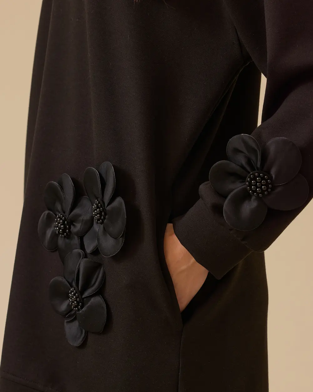 Çiçek Detaylı Cepli Sweatshirt