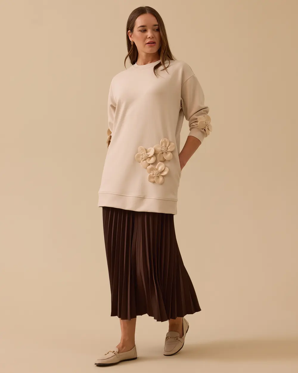 Çiçek Detaylı Cepli Sweatshirt