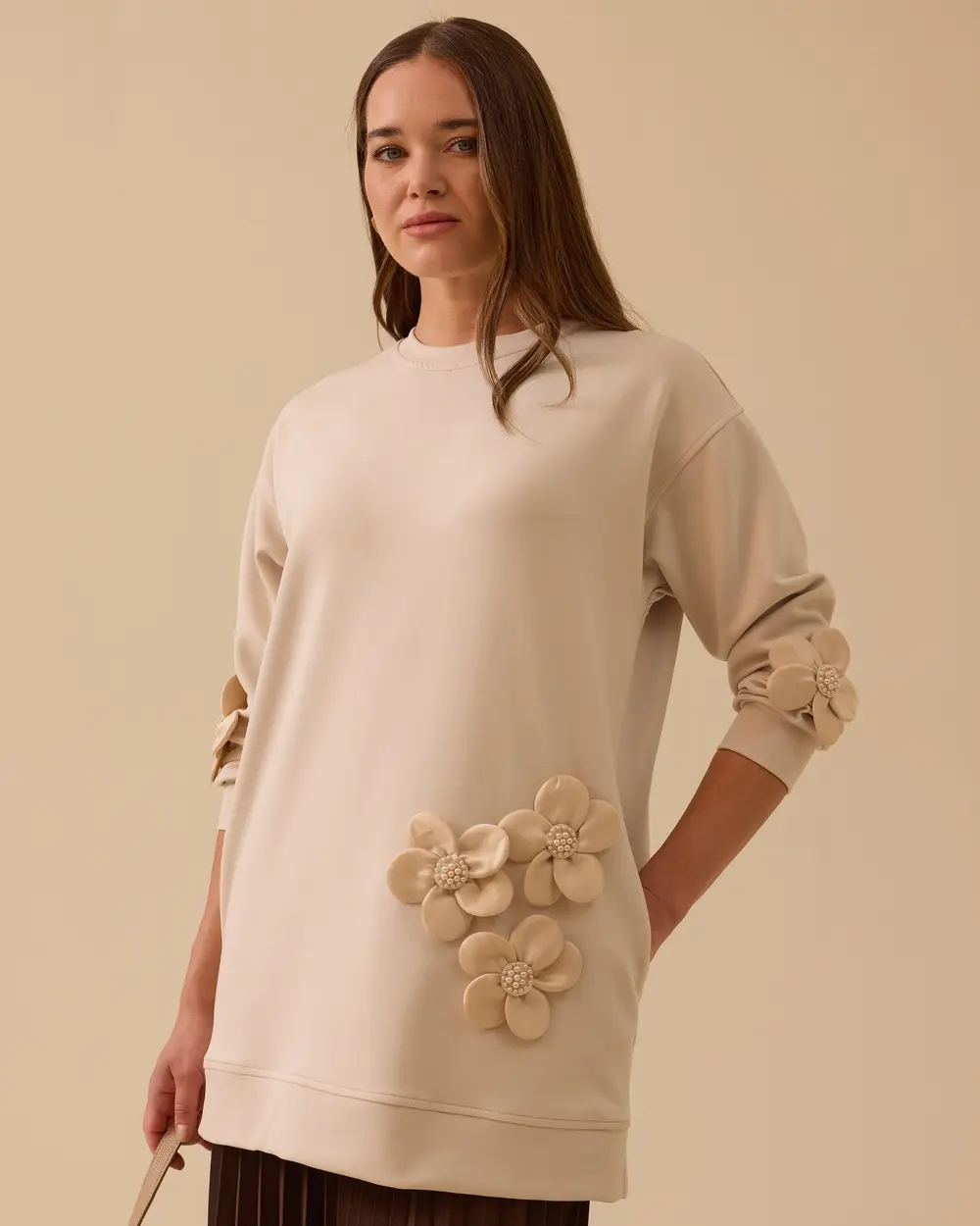 Çiçek Detaylı Cepli Sweatshirt