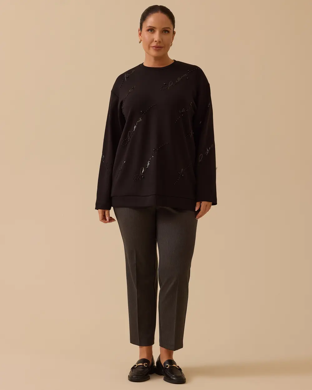 Büyük Beden Nakış Detaylı Boncuklu Sweatshirt