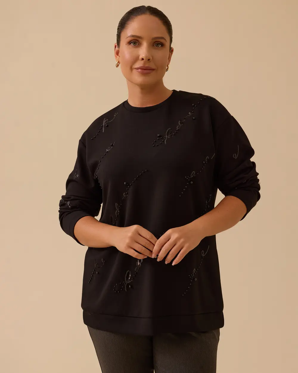 Büyük Beden Nakış Detaylı Boncuklu Sweatshirt