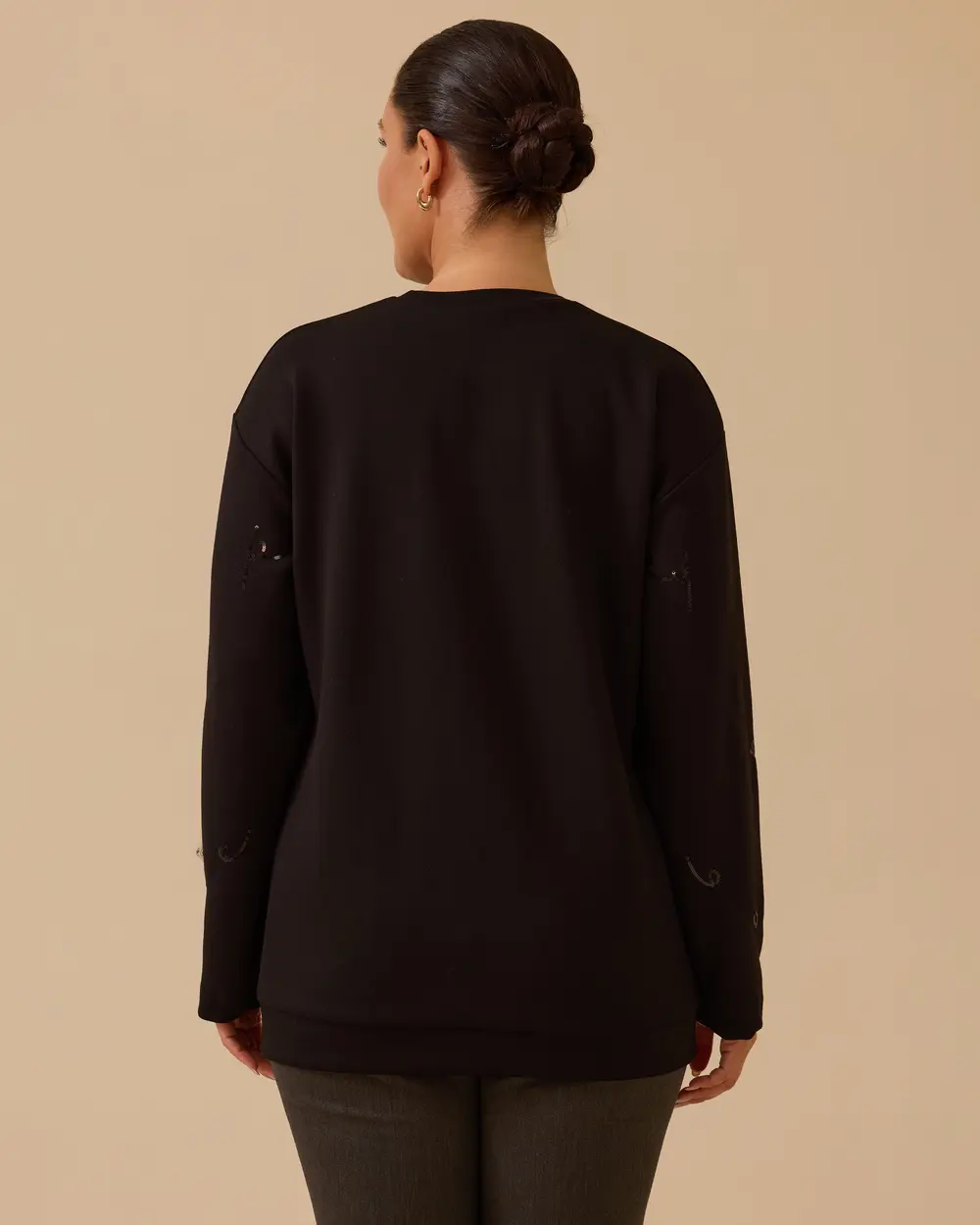 Büyük Beden Nakış Detaylı Boncuklu Sweatshirt