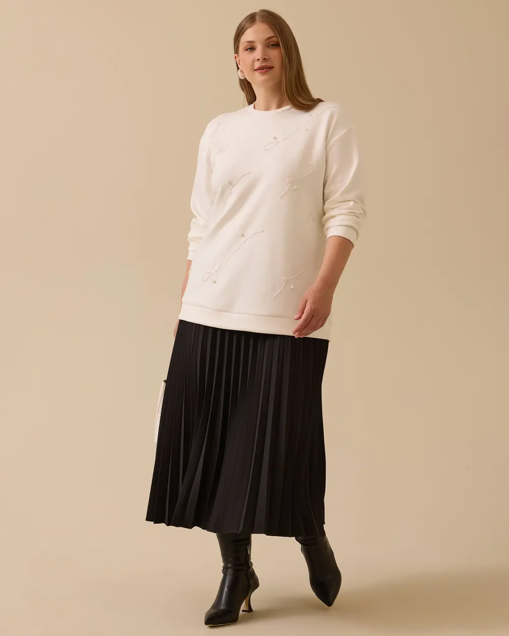 Büyük Beden Nakış Detaylı Boncuklu Sweatshirt