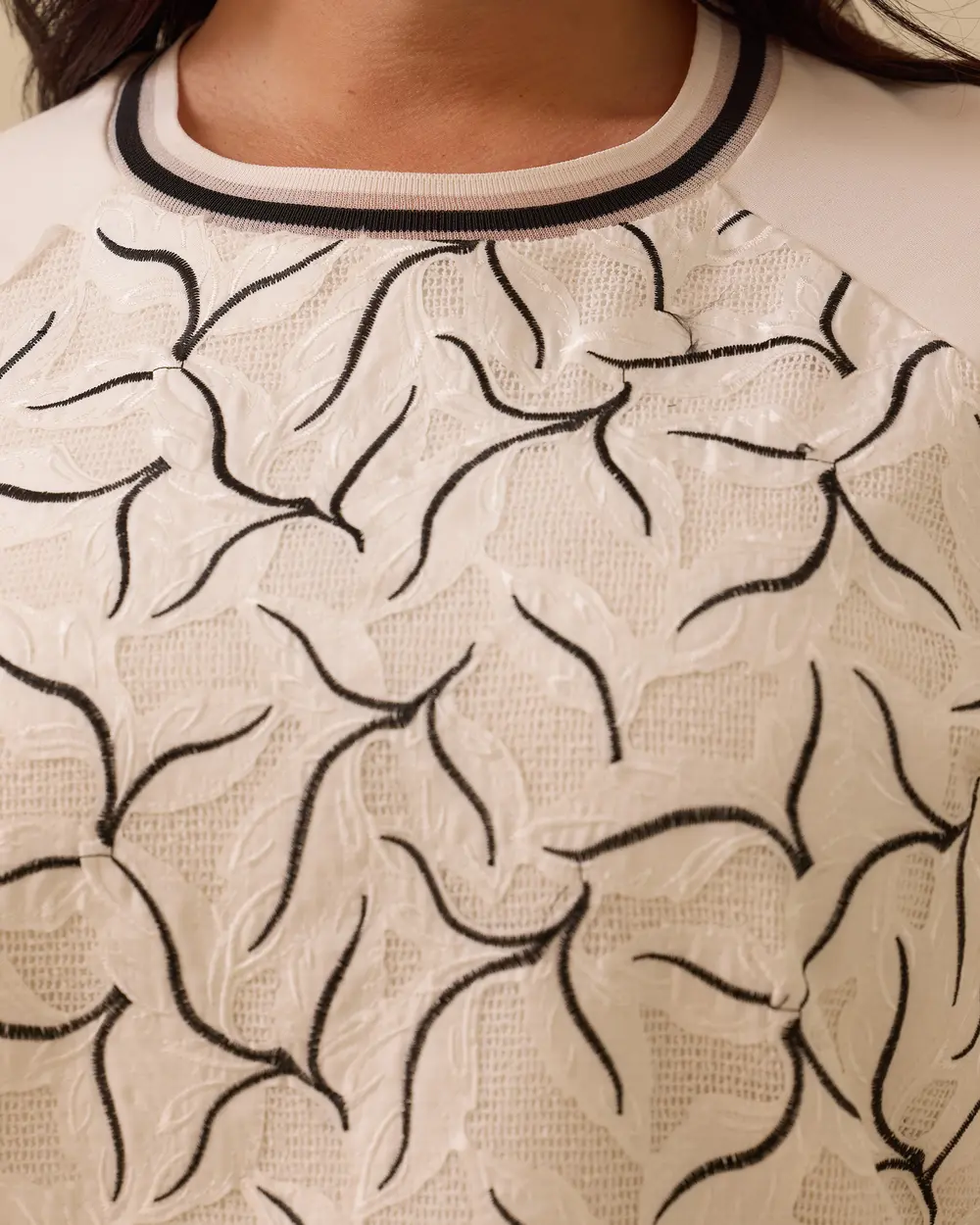 Büyük Beden Desenli File Detaylı Sweatshirt