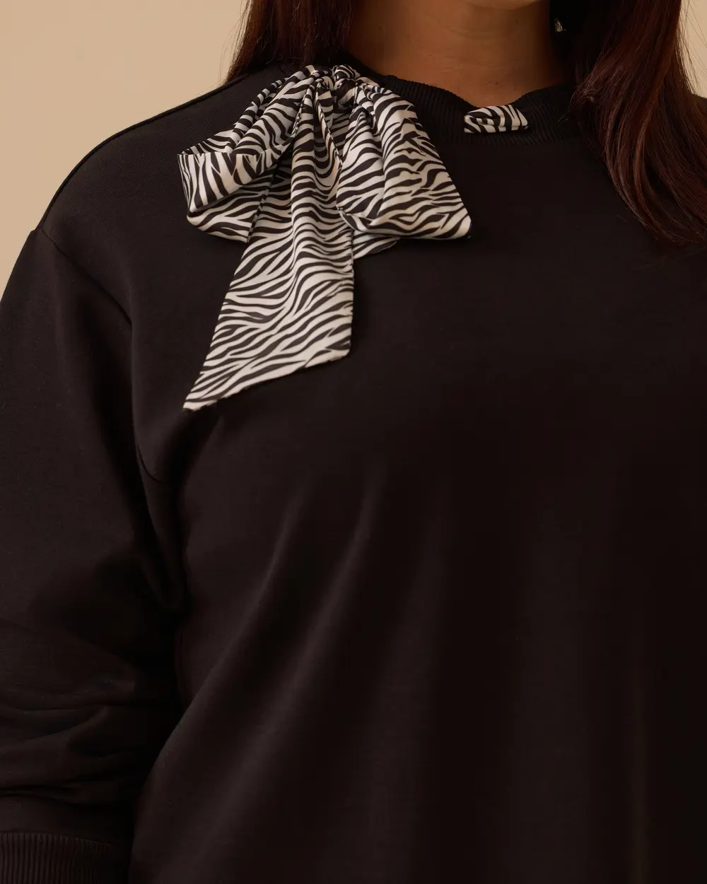 Büyük Beden Fular Yakalı Sweatshirt