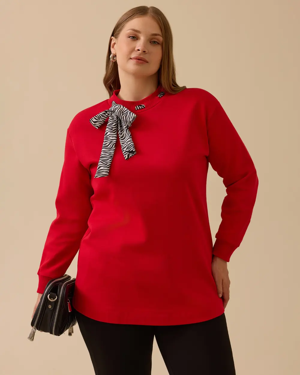 Büyük Beden Fular Yakalı Sweatshirt