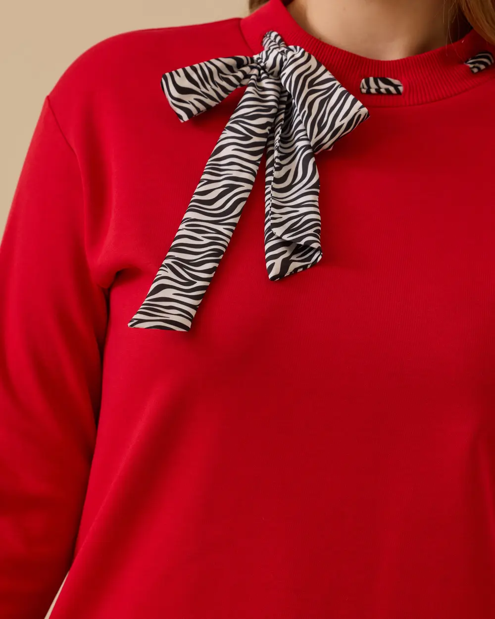 Büyük Beden Fular Yakalı Sweatshirt