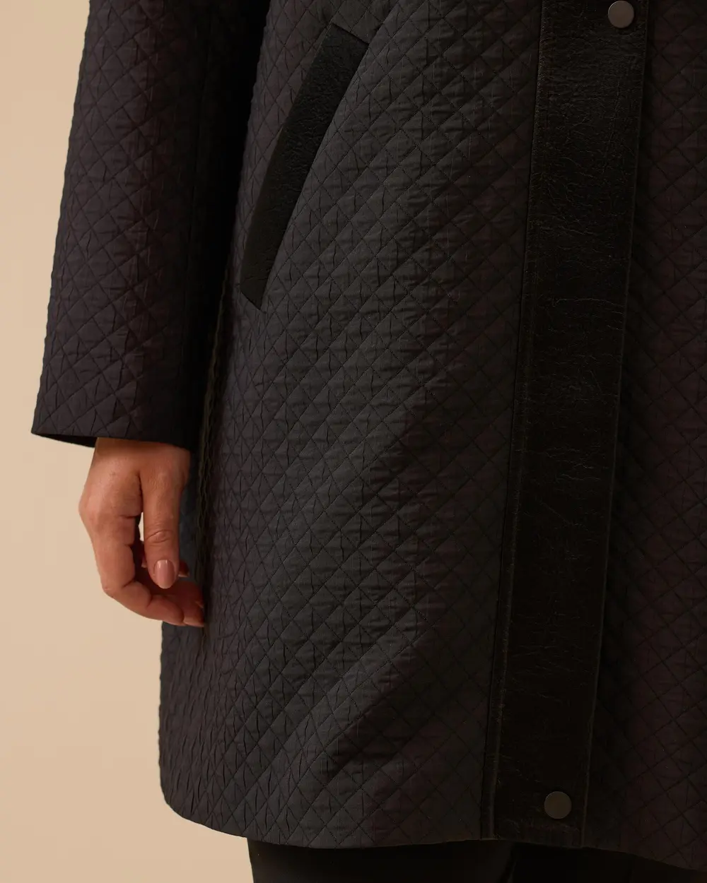 Büyük Beden Aksesuar Detaylı Kapitone Kap