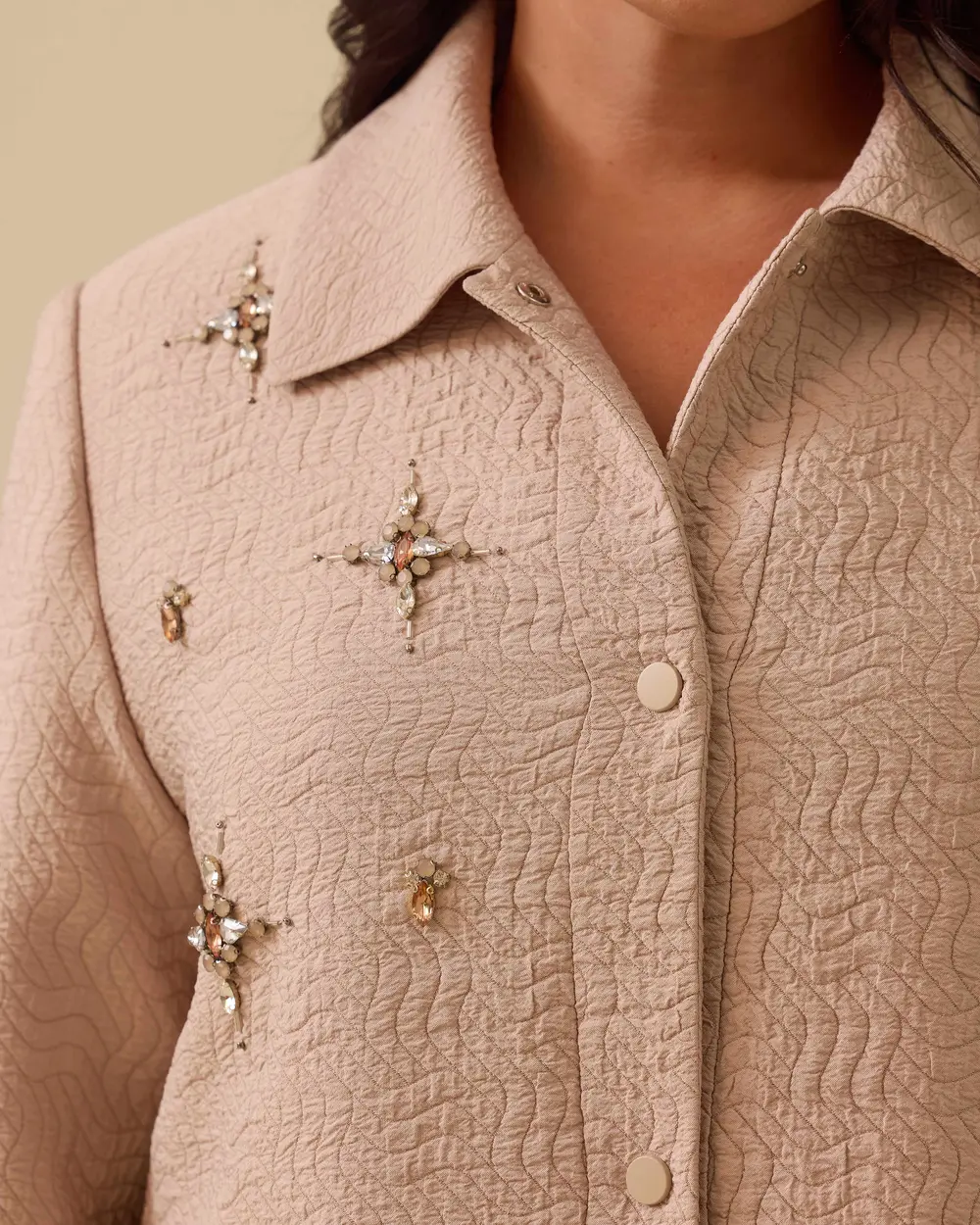 Büyük Beden Taş İşlemeli Düğmeli Kap