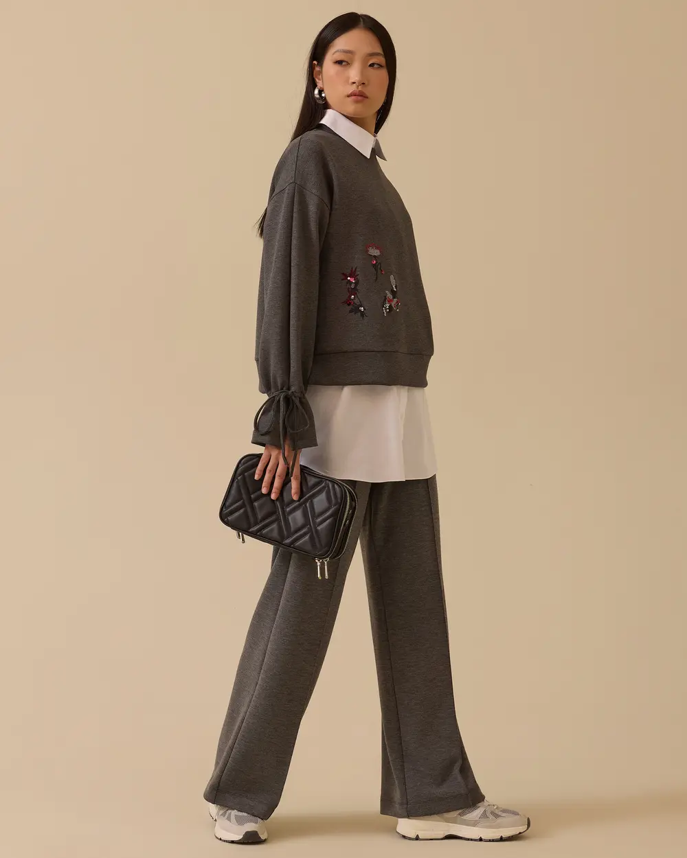 İç Gömlekli İşlemeli Sweatshirt