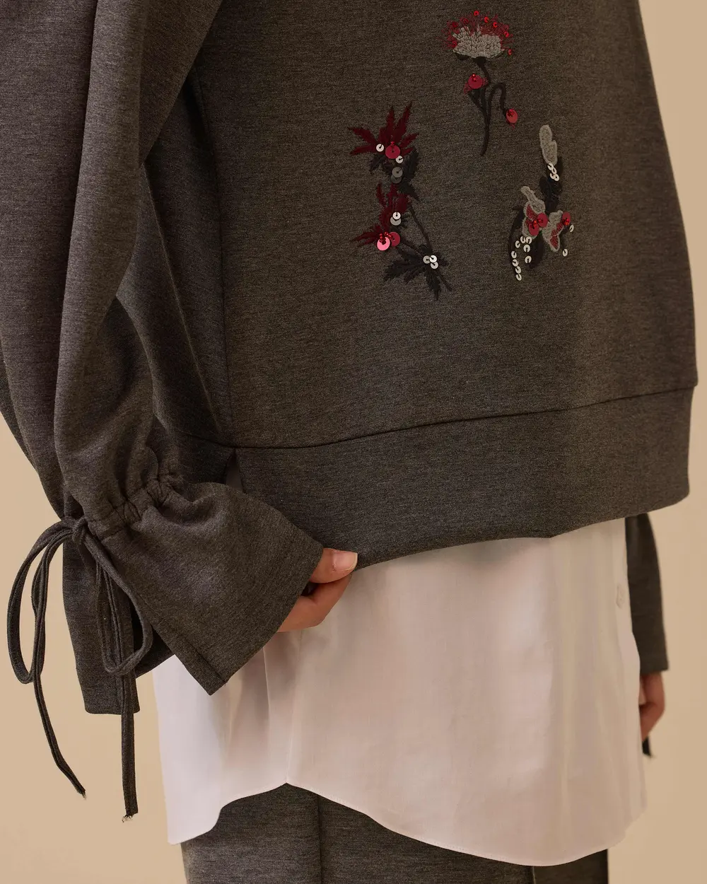 İç Gömlekli İşlemeli Sweatshirt
