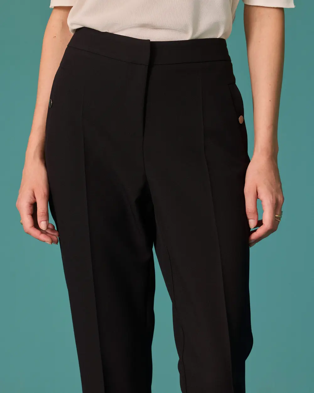 Metal Düğme Detaylı Düz Paça Pantolon