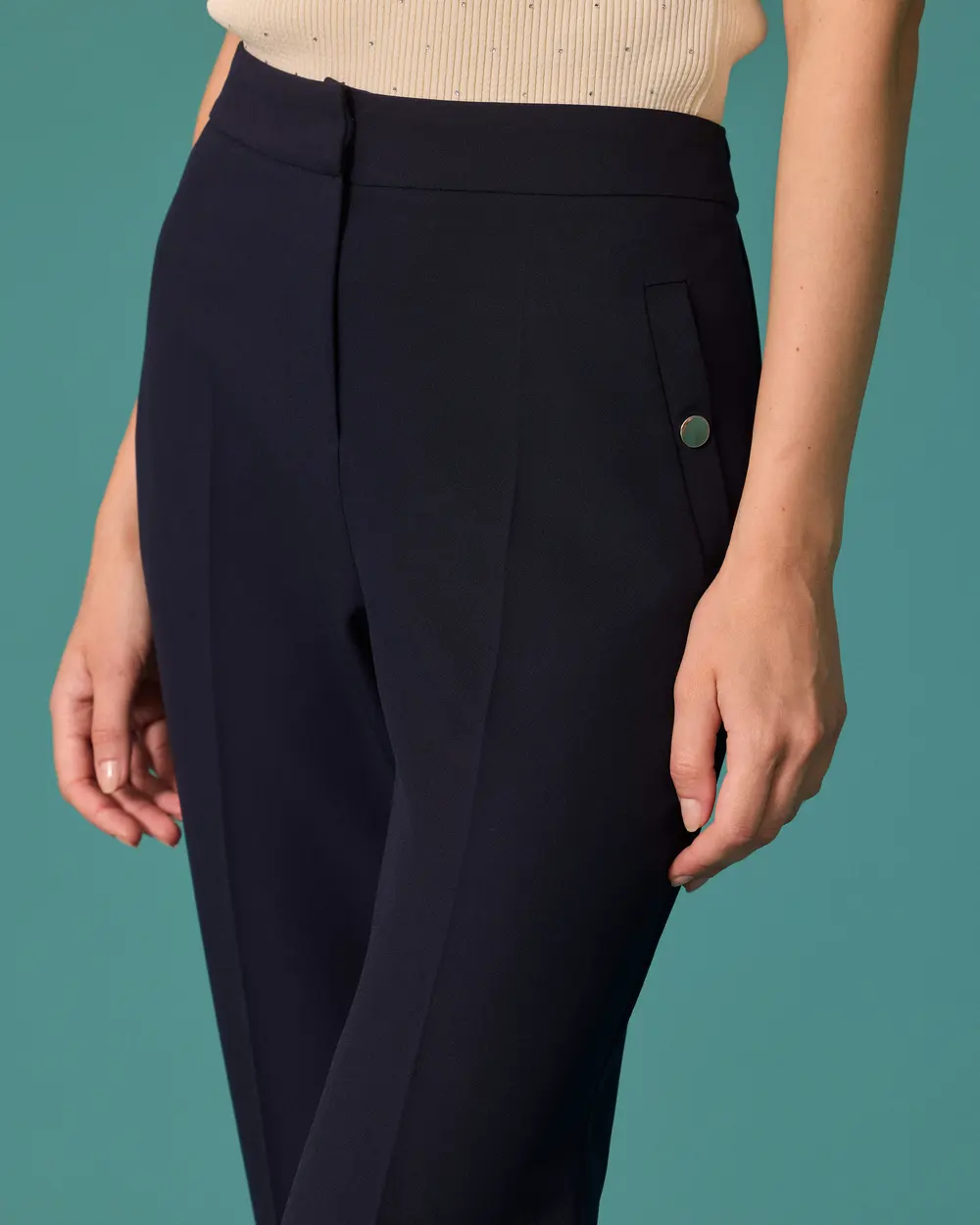 Metal Düğme Detaylı Düz Paça Pantolon