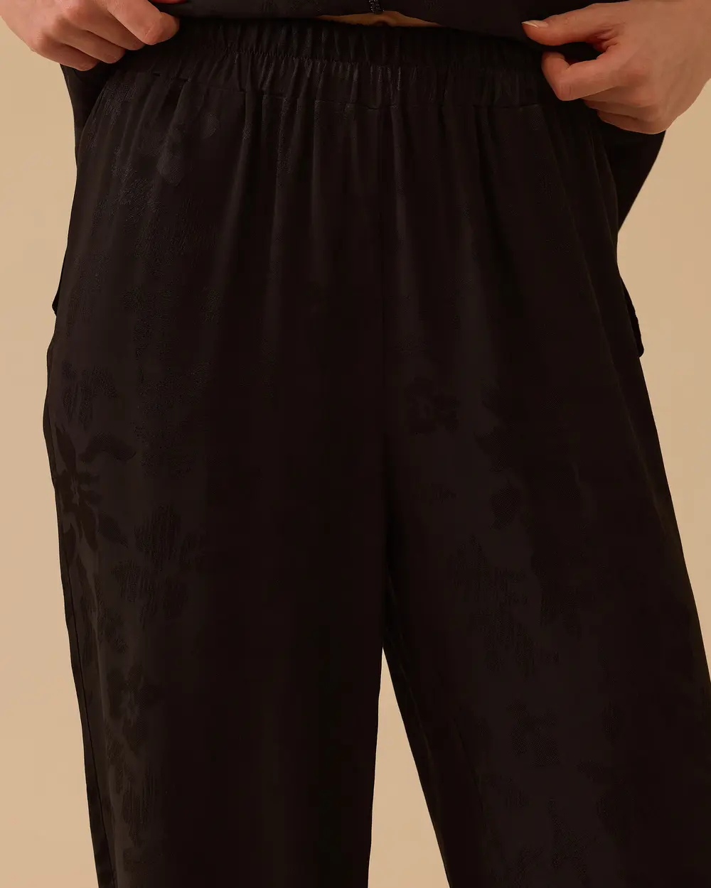 Beli Lastik Detaylı Pantolon