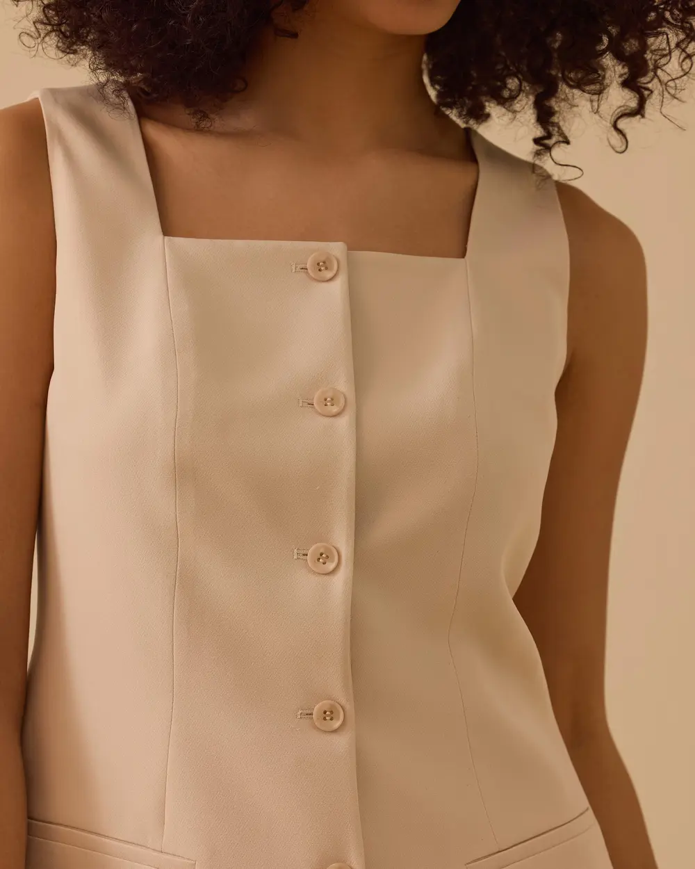 Kare Yaka Düğmeli Yelek