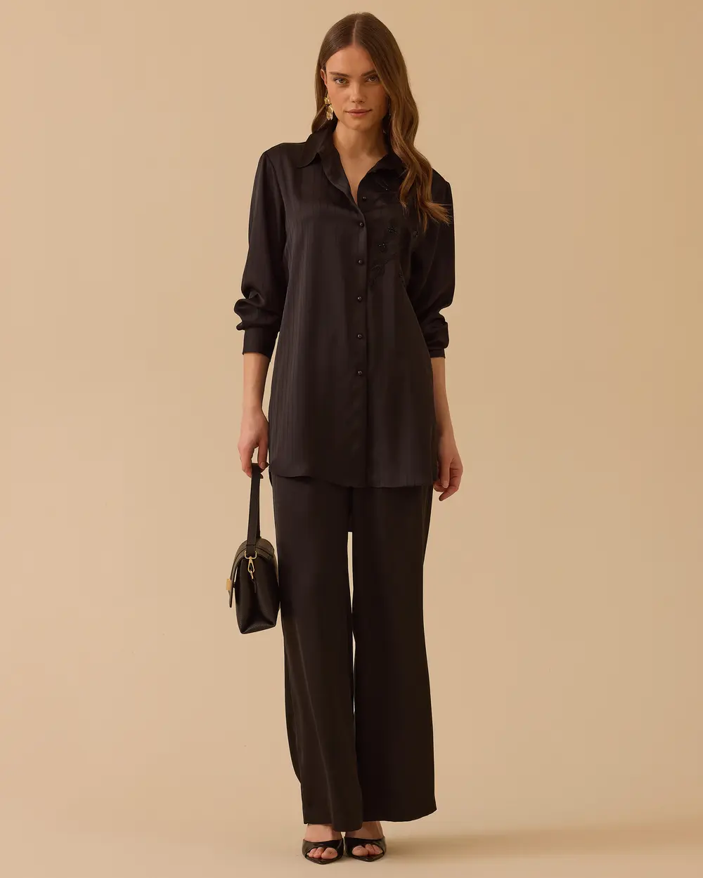 Nakışlı Çizgi Detaylı Saten Tunik