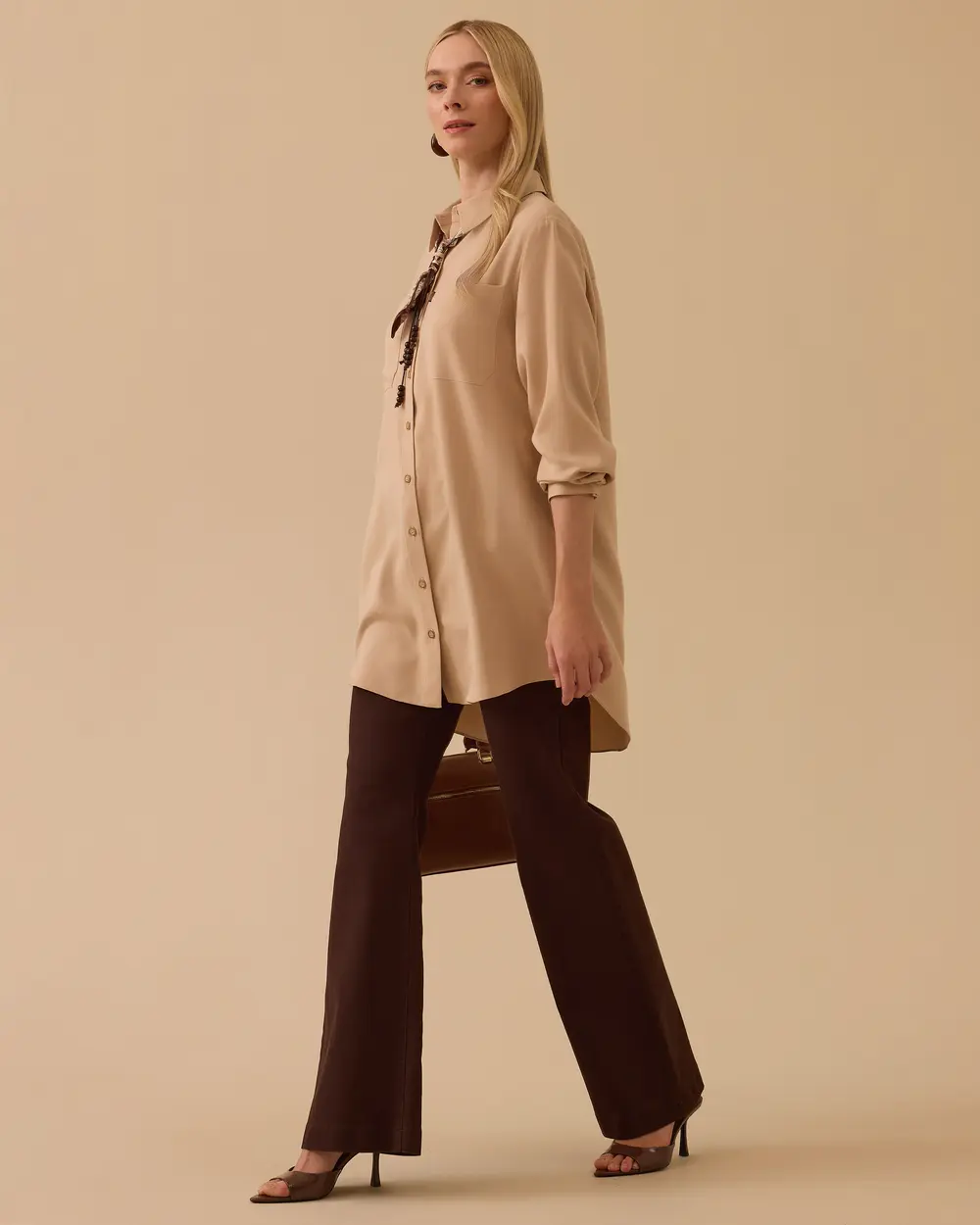 Aksesuar Detaylı Gömlek Yaka Tunik