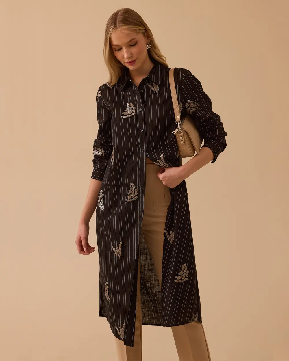 Çizgili İşlemeli Motif Detaylı Uzun Tunik