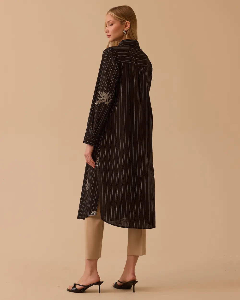 Çizgili İşlemeli Motif Detaylı Uzun Tunik