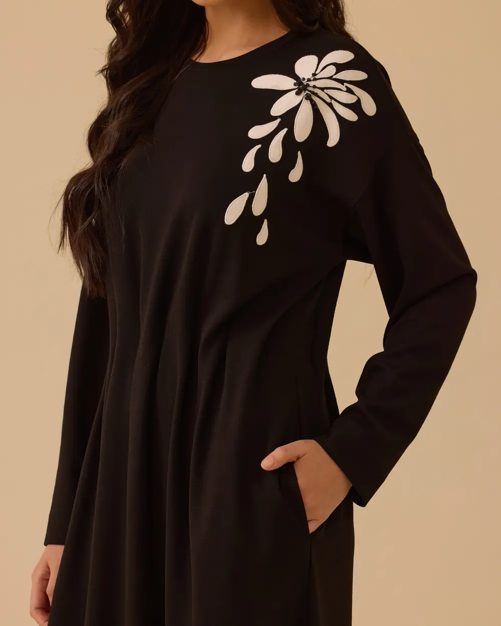 Nakışlı Bel Büzgülü Elbise