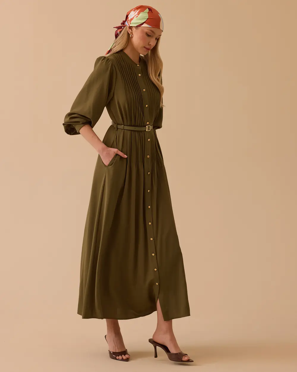 Hakim Yaka Kemerli Uzun Elbise