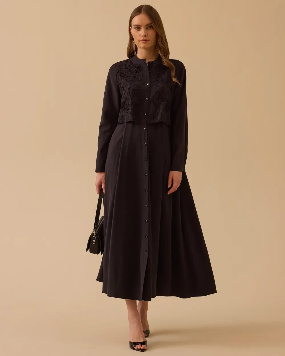 Katmanlı Nakış Detaylı Elbise