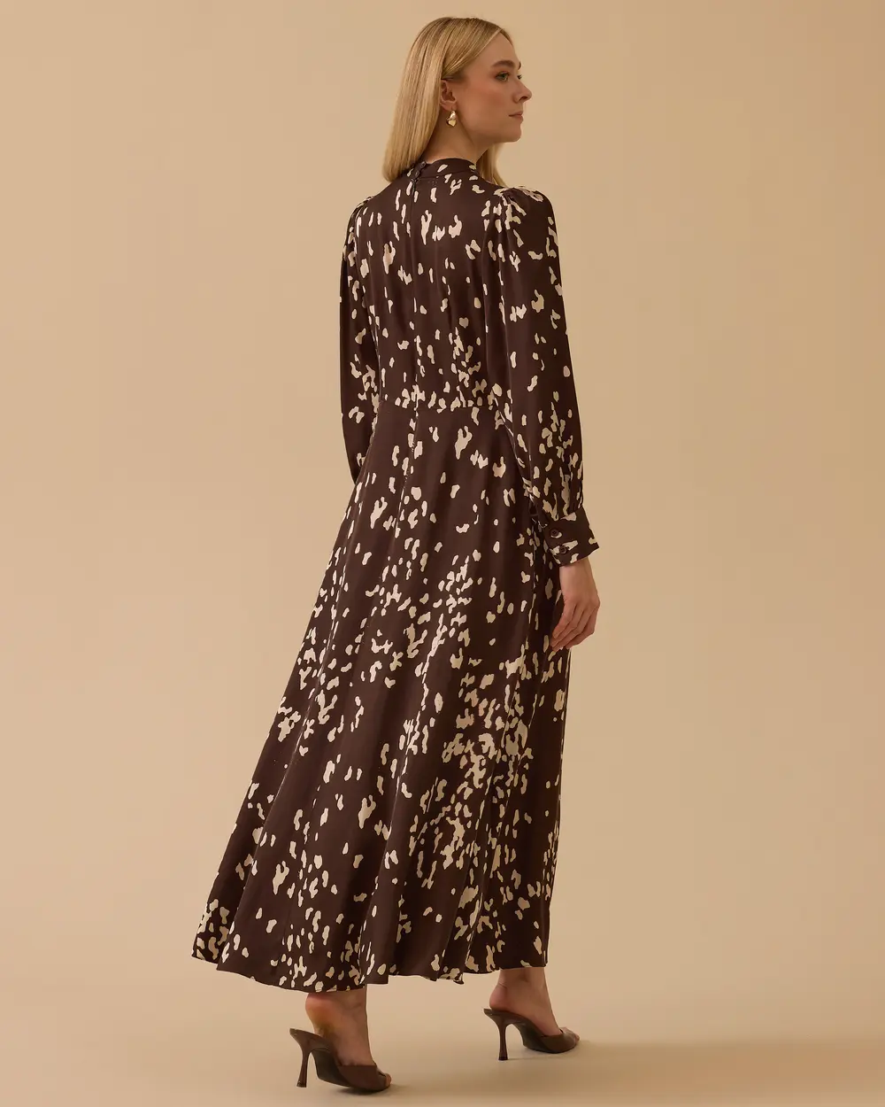 Büzgü Detaylı Desenli Uzun Elbise