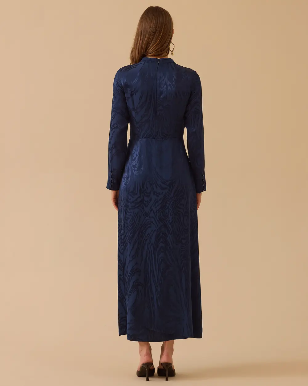 Desenli Parlak Dokulu Uzun Elbise